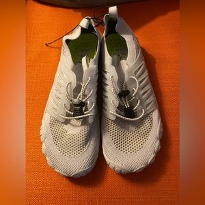 NWOT UBFEN  Original Light Gray women water shoe. Size 40 EUR/ size 9 US.